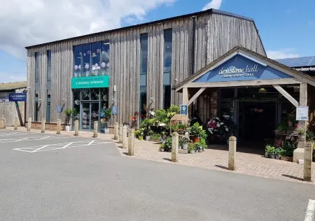 Cottage for Two in Cheadle close to Alton Towers & Stoke on Trent Отели рядом с достопримечательностью «Alton Towers Waterpark»