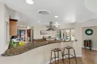 Vintage 1959 mid century modern, close to tennis and festivals