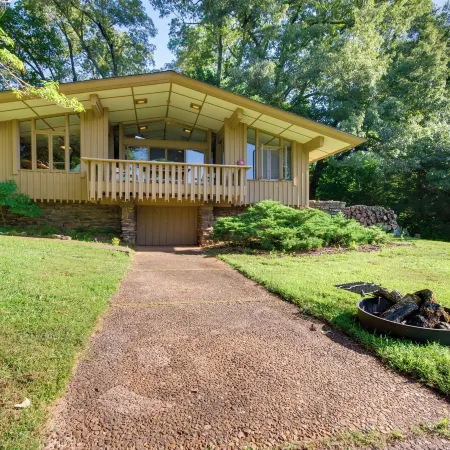 Tranquil Mid-Century Modern Cottage w/ Forest View