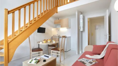 วากังซีโอล - เลสดีเมอร์ชัมเปอนัวซ์คองฟอร์ต in Epernay