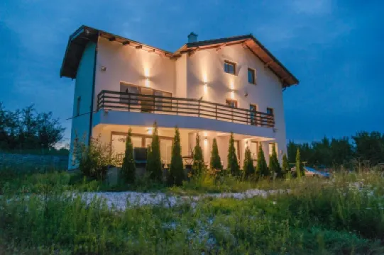 Luxury hillside villa with amazing views Hotels in 