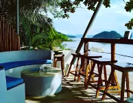 Outpost Beach Hostel - Adults Only