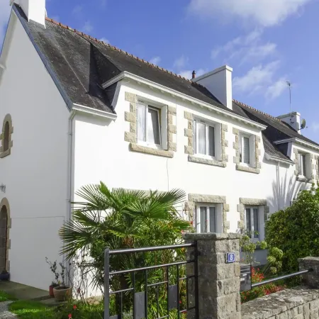 Apartment in Bénodet near Sandy Beaches