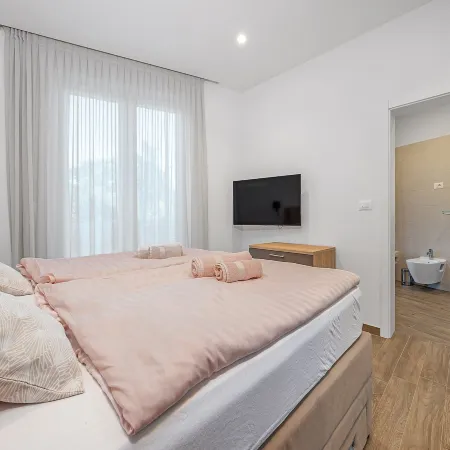 Villa with Pool, Game Room, Garden
