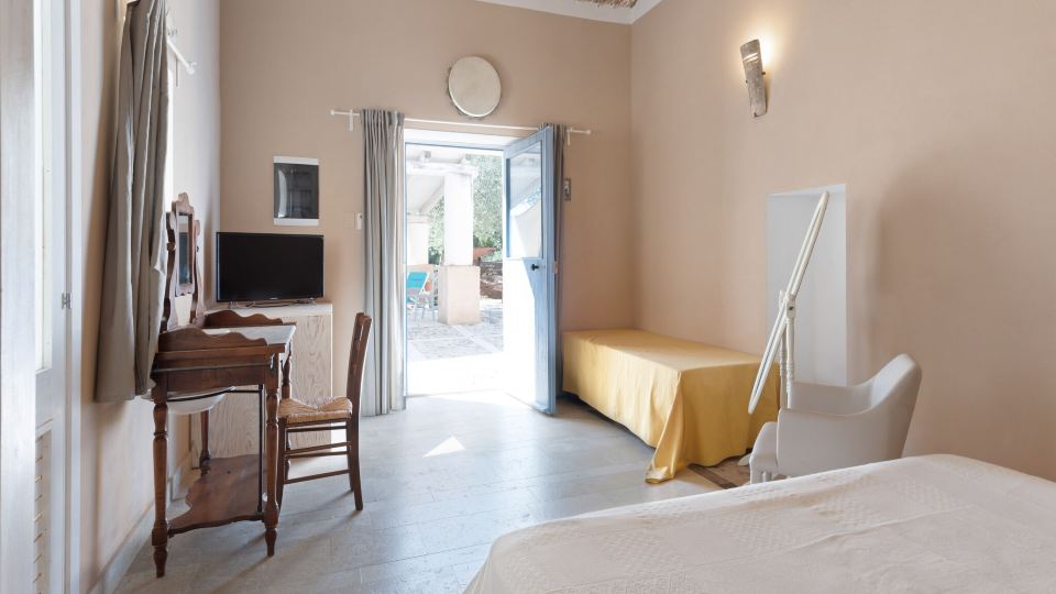 Farmhouse in Noto with Pool and Garden