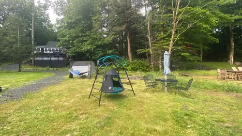 Lake Vibez: 5Br Pocono Lakefront -Private Dock, Kayaks, Boats, Ski & Tube Access