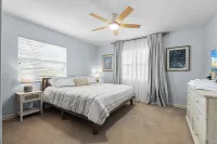 Updated Beach House.  Walk to Beach, Shop, Waterfront Dining 2 Bed 1 Bath