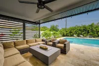 Walk to Beach: Getaway w/ Pool in Naples! - Wifi
