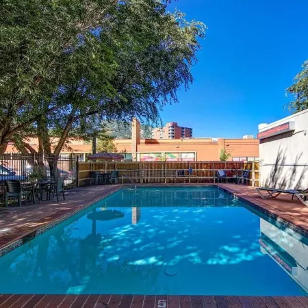 Boulder University Inn