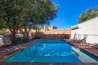 Boulder University Inn - Pools