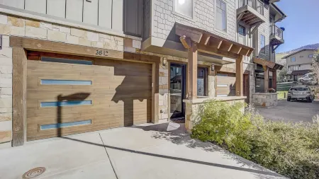 Hot Tub Walk to Park City Mtn Ski Lift Blackstone at the Canyons by AvantStay