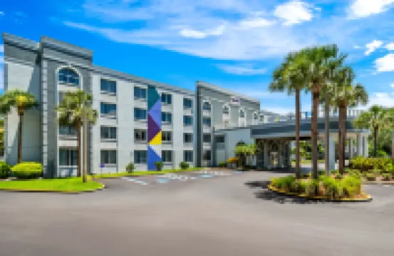 Spark by Hilton Orlando Near Universal バレンシア・カレッジ周辺のホテル