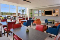 Holiday Inn Express & Suites TRINITY by IHG - breakfast