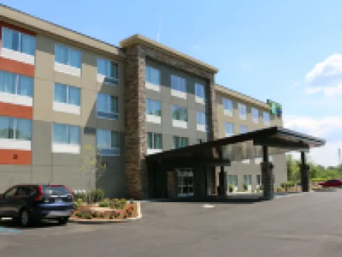 Holiday Inn Express & Suites HENDERSONVILLE SE - FLAT ROCK by IHG Hoteles en Flat Rock