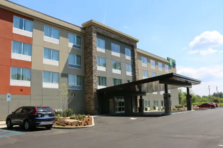 Holiday Inn Express & Suites Hendersonville SE - Flat Rock Отели в г. Флэт Рок