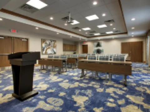 แฮมป์ตันอินน์ สนีดส์ เฟอร์รีนอร์ท ท็อปเซล บีช โรงแรมในOnslow County