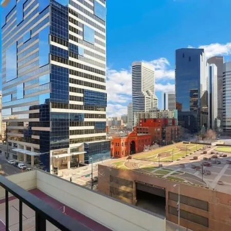 Downtown Larimer Square with amenities!