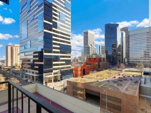 Downtown Larimer Square with amenities!