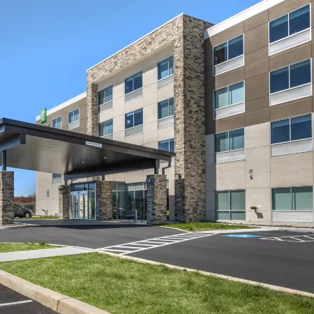 Holiday Inn Express & Suites CARLISLE SOUTHWEST – I-81 by IHG