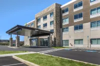Holiday Inn Express & Suites CARLISLE SOUTHWEST – I-81 by IHG - parking