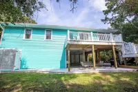 Emerald Isle Oceanside, Walk to Beach, Yard, Bikes, Beach Gear, Near Everything - 2-Star