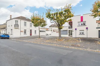 Logis Hotel au Tambour Hotels in Reims