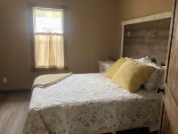 The White House…a lovely family friendly 4-bedroom house with WiFi in Kalkaska Hotels in Kalkaska