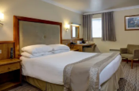 Best Western Plus Pastures Hotel Hotels in 