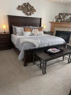 Perfect Winter Ski Get Away. Hot Tub, Stunning View, 5 Star, Quiet Clean Jordan Landing附近的飯店