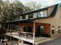 The Rusty Lantern! Enjoy peace and quiet in this cozy mountain cabin! Free WiFi Hotel di Pendleton County