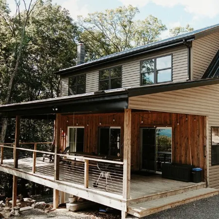 The Rusty Lantern! Enjoy peace and quiet in this cozy mountain cabin! Free WiFi