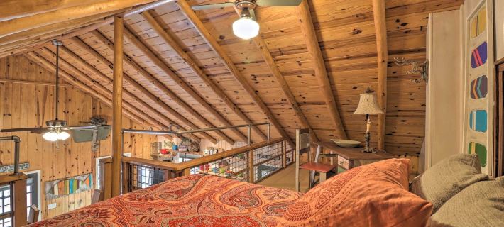 Scenic Greers Ferry Cabin w/ Deck + Fire Pit! Hotels in Cleburne County