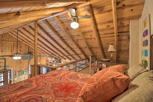 Scenic Greers Ferry Cabin w/ Deck + Fire Pit! - 3-Star