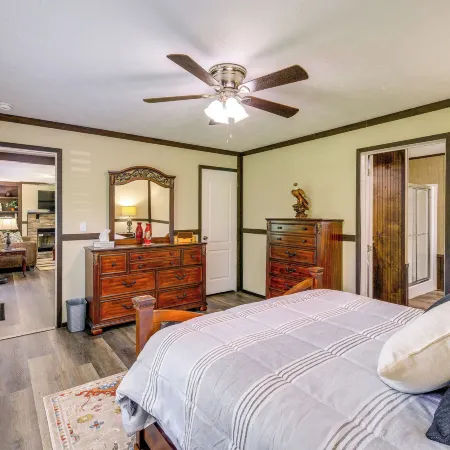 Dog-Friendly Home w/ Mtn Views in Chilhowie!