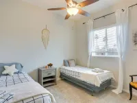 Stunning Clovis Home ~ 1 Mile to Old Town! Hotel di Clovis