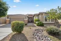 Heated pool & hot tub - backyard oasis - single level home