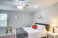 Comfy Augusta Condo w/ Deck ~ 4 Mi to Olde Town -  Appartamenti vacanze