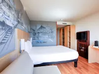 Ibis Marseille Centre Gare Saint-Charles Hotels near Marseille-Saint-Charles Station