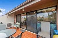 Koa Resort 5i-updated 3BR, Pool, Tennis, Hot Tub, Zoned AC, Sleeps 9, pool view