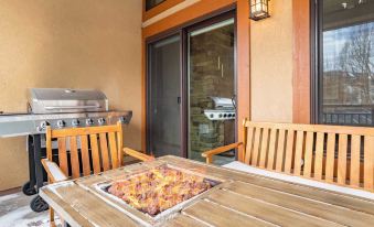 Cloud 9 by AvantStay Located at the Base of Vail Ski Resort w Community Pool Hot Tub