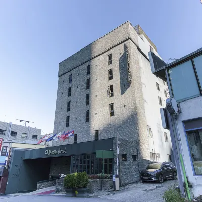 SR Design Hotel Hoteles cerca de Estación de Dunjeon