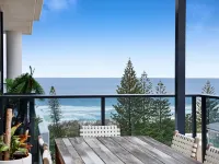 Luxe Beachfront 2-Bed With Gym, Pool & Views - Homestays