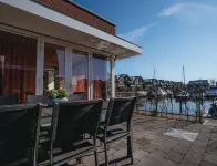 Modern Waterfront Retreat - 3 tähden