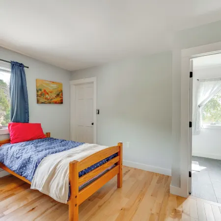 Mtn Views, On-site Trails! Spacious Bartlett Home