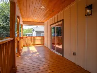 Comfy and Happy Stays Near Riverwalk and Downtown Hotels near Normoyle Park