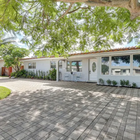 Fish, Swim & Relax Poolside! Deerfield Beach Oasis