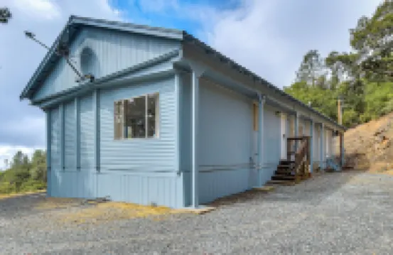 山景庫爾特度假屋，帶鄉村樹屋景觀