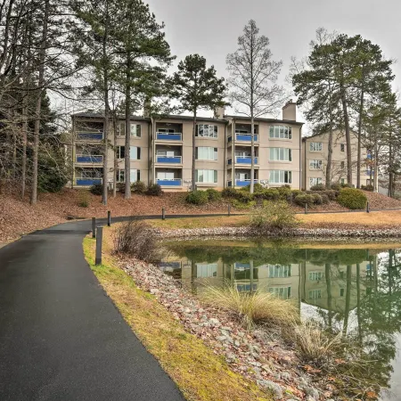 Lake Keowee Resort Condo w/ Fantastic View