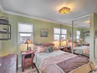 Charming Craftsman Cottage with Garden and Hot Tub! Hotels in Fullerton