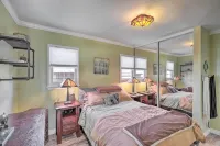 Charming Craftsman Cottage with Garden and Hot Tub!